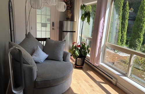 Salt Spring Island House | Entire Suite,Ocean,mountain view,jacuzzi in the Suite,next to Mount Maxwell park