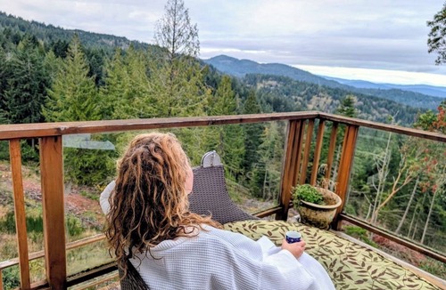 Salt Spring Island House | Entire Suite,Ocean,mountain view,jacuzzi in the Suite,next to Mount Maxwell park