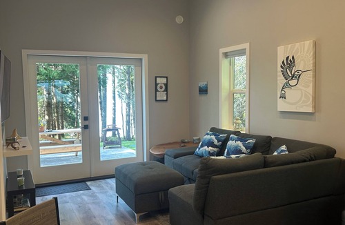 Juan de Fuca Electoral Area House | Escape to The Cottage - A Private & Tranquil Oceanfront Dream!