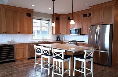 Osoyoos House | Escape to this beautiful 2-bedroom, 2-bathroom upper-floor retreat