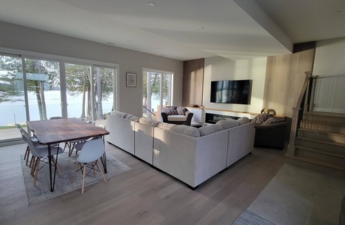 Stone Mills House | Evening Glory on the Lake: Luxury Getaway