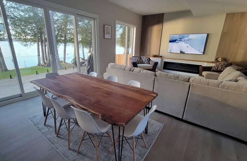 Stone Mills House | Evening Glory on the Lake: Luxury Getaway