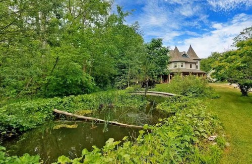 Welland House | Evergreen Cottage 58Acre Farm Retreat w Pond