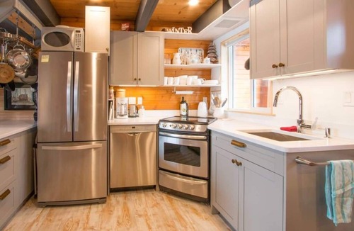 Idabel Lake Cabin | Everly's Hideout near Kelowna & Big White, Sleeps 4, Fire Table, Lakefront Deck