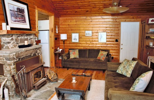 Bala Cottage | Exceptional 4 Season Muskoka Cottage