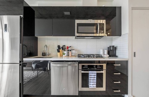 Connaught Apartment | Exec City Retreat - Office, Pool, Gym, Parking
