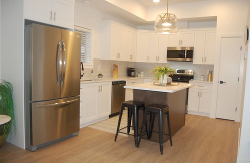Vernon House | Executive Condo with 89 day minimum