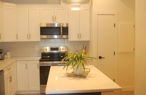 Vernon House | Executive Condo with 89 day minimum