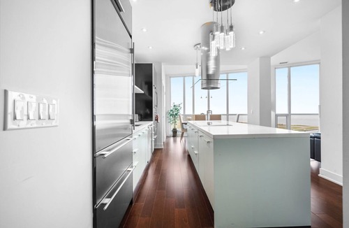 Bathurst Quay Condo | Executive Lakefront 3 Bedroom Penthouse l Private Elevator