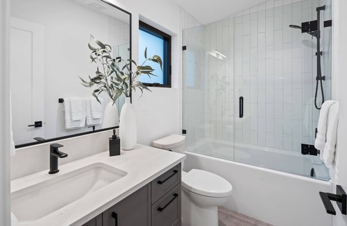 Colwood Apartment | Executive Olympic View Retreat