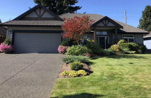 Courtenay House | Executive rancher in Crown Isle available for seasonal rental
