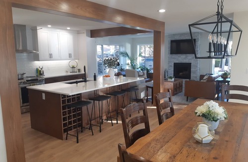 Central Okanagan House | Executive Style Home - Garden of Eating Resort - Ideal for Family and Friends