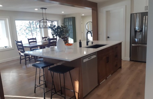 Central Okanagan House | Executive Style Home - Garden of Eating Resort - Ideal for Family and Friends