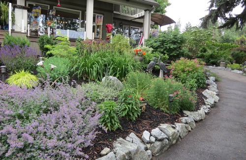 Central Okanagan House | Executive Style Home - Garden of Eating Resort - Ideal for Family and Friends