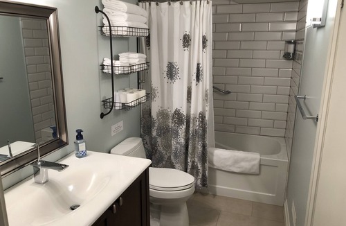 Guelph/Eramosa Apartment | Executives! Luxury furnished 2-bed apartment seen on HGTV - Close to Everything!