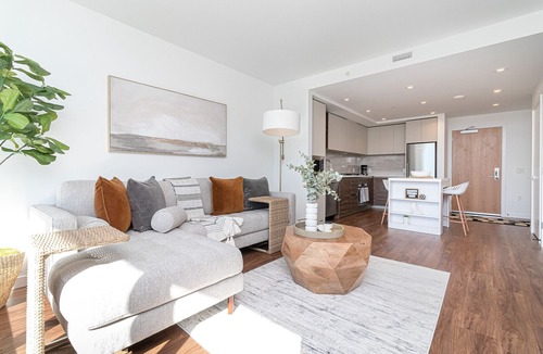 Victoria West Condo | Explore Victoria - a Waterfront Haven! Has Parking & AC - 90 DAYS MINIMUM