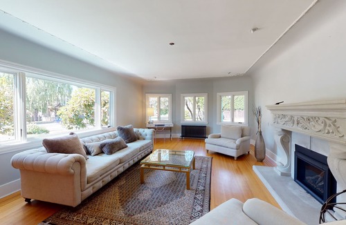 Oakridge House | Fabulous 4300 Sq Ft 5 Bed + Den
