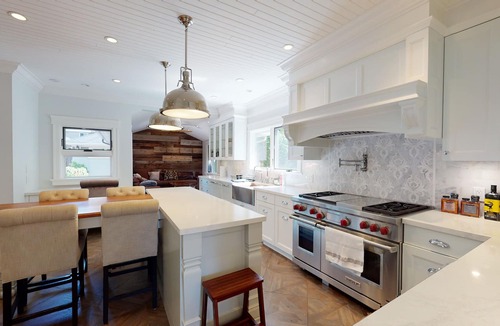 Oakridge House | Fabulous 4300 Sq Ft 5 Bed + Den