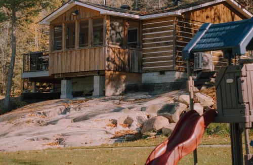 Nairn Centre Cabin | Fairbank Lake Cottages - Entire Property