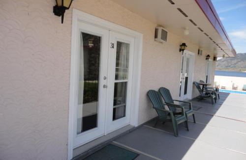 Osoyoos Hotel | Falcon Resort