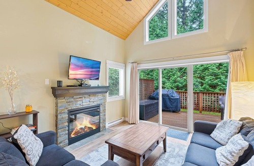 Regional District of Nanaimo Cottage | Falcon's Rest is a perfect spot to unwind. Special rates for long stay.