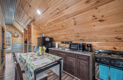 Bryant Apartment | Fall Foliage Retreat: Kayaks, Hot Tub, and Pond Deck