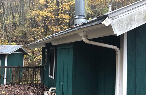 Cullowhee Cabin | Falling Leaf Cabin - a true cabin in the woods in a private setting