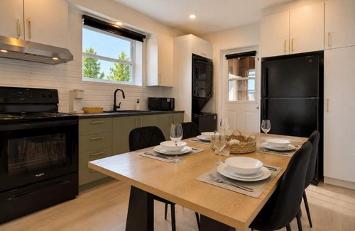 Maizerets Apartment | Familles & Groups, 3 Bedrooms for 8, AC, Unit 9