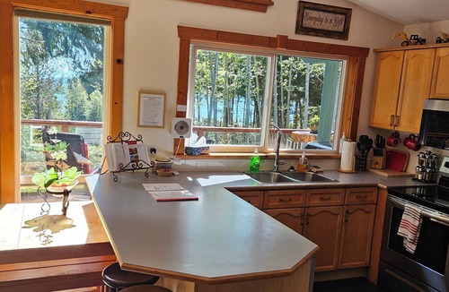 West Sechelt Bed & Breakfast | Family and Pet friendly Fabulous B&B, AC, Ocean Views, close to Town and Beach.