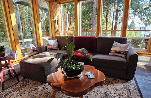 West Sechelt Bed & Breakfast | Family and Pet friendly Fabulous B&B, AC, Ocean Views, close to Town and Beach.