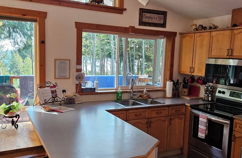 West Sechelt Bed & Breakfast | Family and Pet friendly Fabulous B&B, AC, Ocean Views, close to Town and Beach.