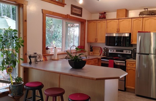West Sechelt Bed & Breakfast | Family and Pet friendly Fabulous B&B, AC, Ocean Views, close to Town and Beach.