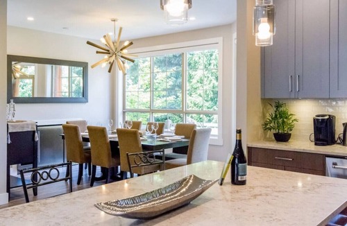 Nicklaus North House | Family Friendly 3BR: Sleeps 8, Walk to Golf Course. Private Hot tub, Patio & BBQ