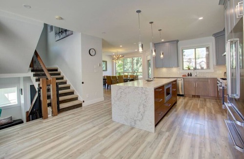 Nicklaus North House | Family Friendly 3BR: Sleeps 8, Walk to Golf Course. Private Hot tub, Patio & BBQ