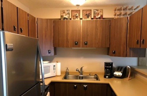 Windermere House | Family-friendly Akiskinook! Pool/hot tub/pickleball/private beach! 3 bedrooms