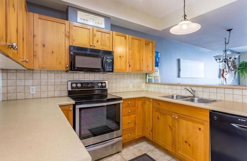 Silver Star Mountain Condo | Family Friendly Ski In Ski Out Private Hot Tub EV Charging