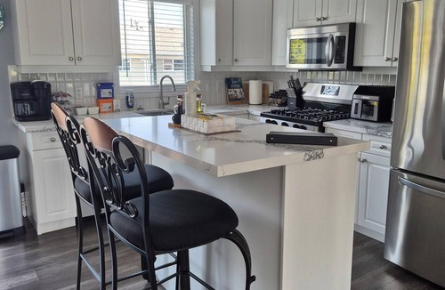 Meaford House | Family friendly summer getaway, short walk to beach, restaurants, etc.
