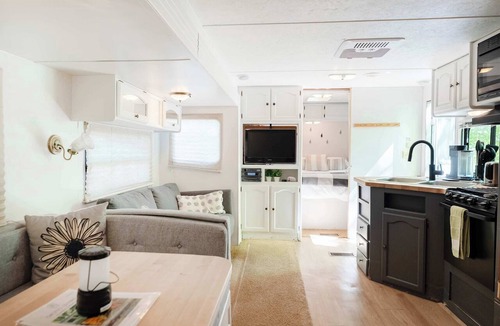 Miller Lake House | Family Glamping RV Springdale Retreat Tobermory