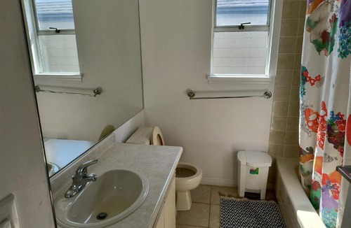 White Rock House | Family Guest House Cozy Room