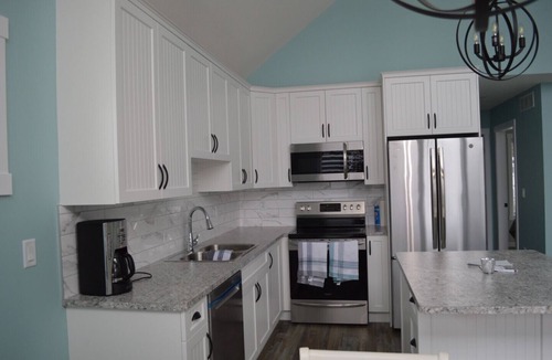 Central Okanagan Cottage | Family Oriented Comfy cottage with lake view at LaCasa Resort