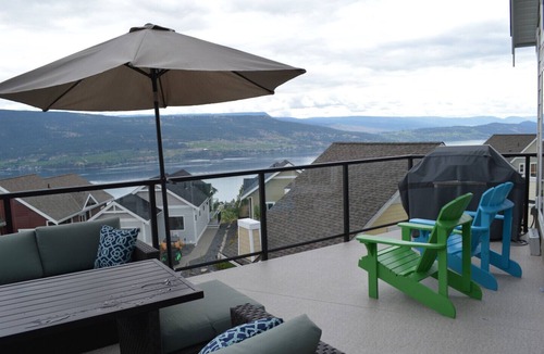 Central Okanagan Cottage | Family Oriented Comfy cottage with lake view at LaCasa Resort