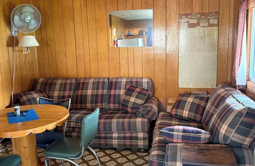 Sudbury District Cabin | Family & Pet Friendly Lakefront Cabin - Five Mile Lake Lodge