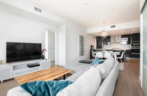 Downtown Vancouver Apartment | Fantastic 2bdr Penthouse corporate condo in terrific location downtown Vancouver