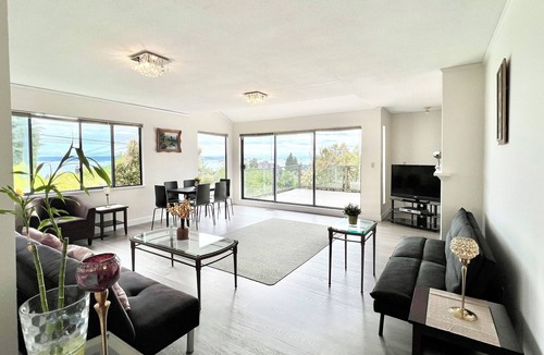 West Vancouver House | Fantastic Oceanview Home Near Beach/Shopping Centre/Downtown/Top Attractions
