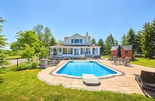 Minesing House | Farm House Oasis: Pool, Horses, Hot Tub, sleeps 12