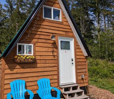 Brew Bay House | Farmhouse cabin on family farm