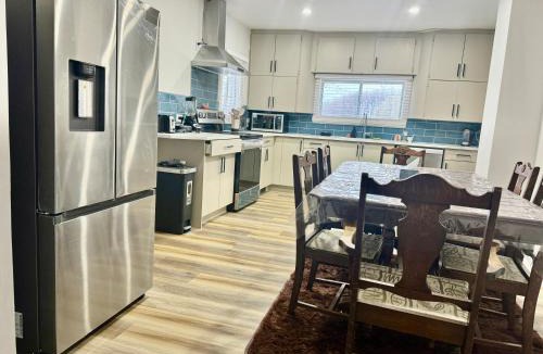 Division No. 11 House | Farmhouse in Alberta