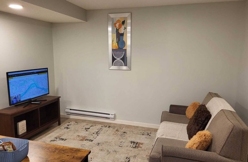 Calgary Apartment | Feel At Home — Spacious 1BR/1BA with all the Comforts You Need (12mins from YYC)