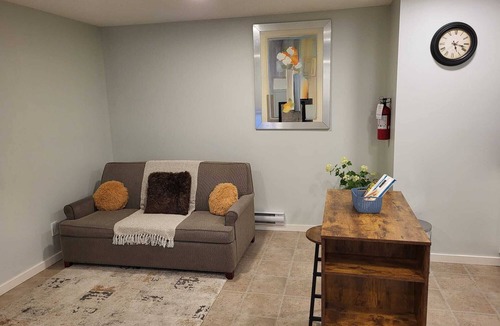 Calgary Apartment | Feel At Home — Spacious 1BR/1BA with all the Comforts You Need (12mins from YYC)