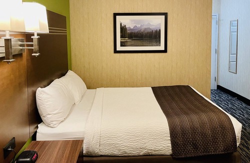 Fernie House | Fernie Stanford Hotel & Resort - Deluxe Hotel Rooms